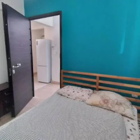 2 Bedroom Center Apartment *