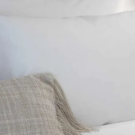 2 Bedroom Center Apartment *